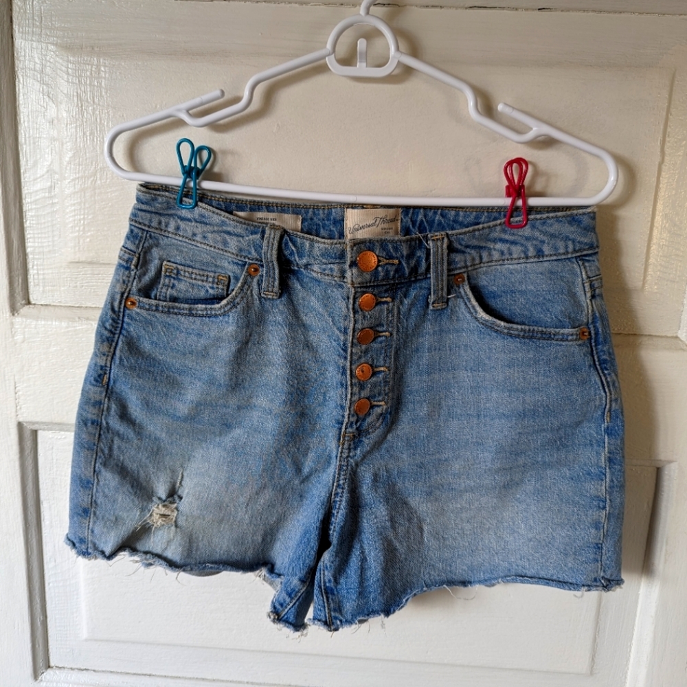 Universal Thread Button-Up Light Wash Cut-Off Denim Shorts